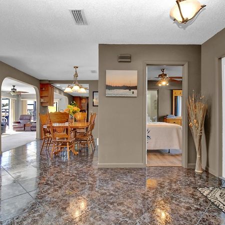 פורט שארלוט Pet Friendly Canal Front 3-Bedroom Grand Villa With Pool, Linai And Dock מראה חיצוני תמונה