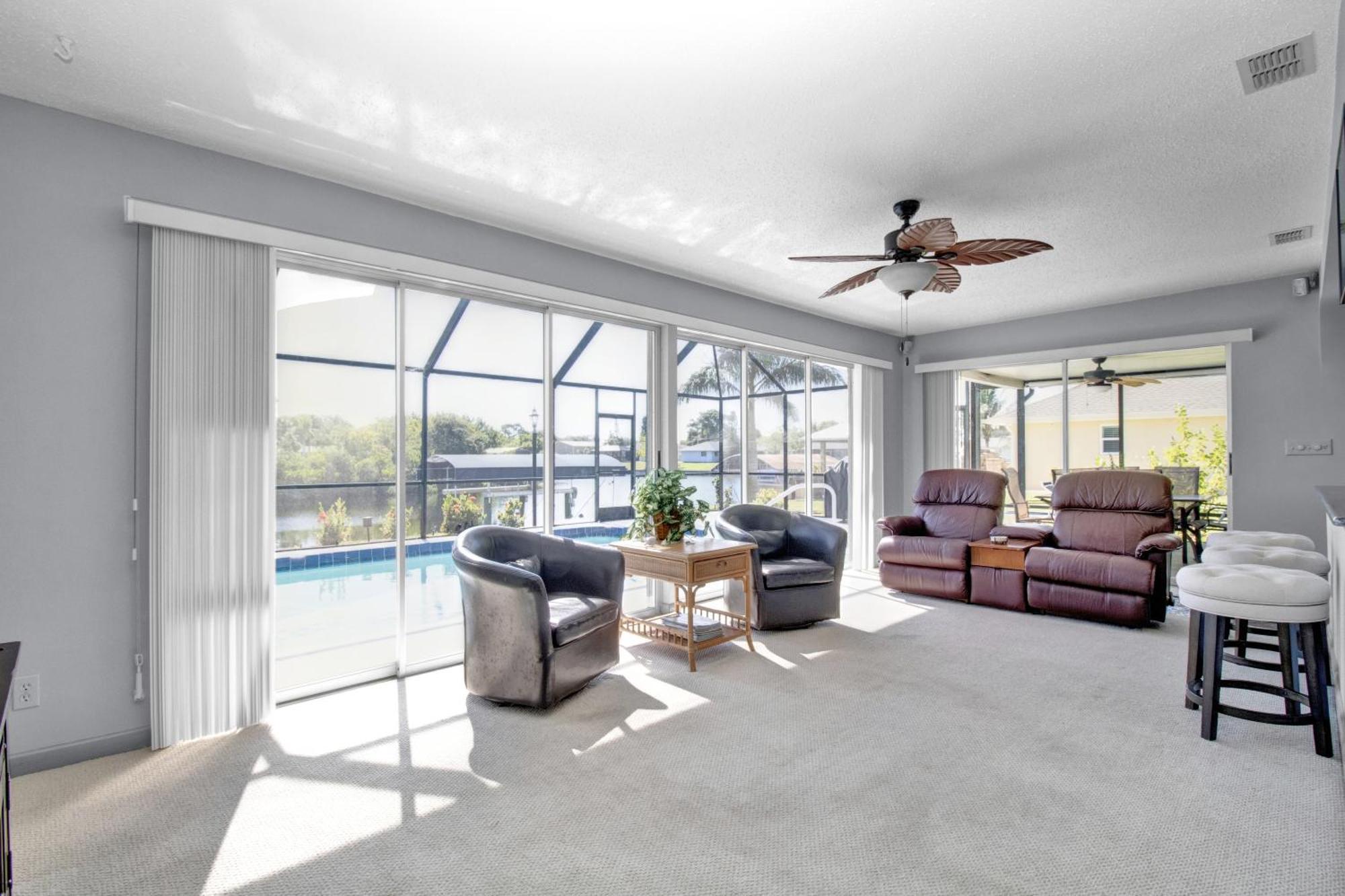 פורט שארלוט Pet Friendly Canal Front 3-Bedroom Grand Villa With Pool, Linai And Dock מראה חיצוני תמונה