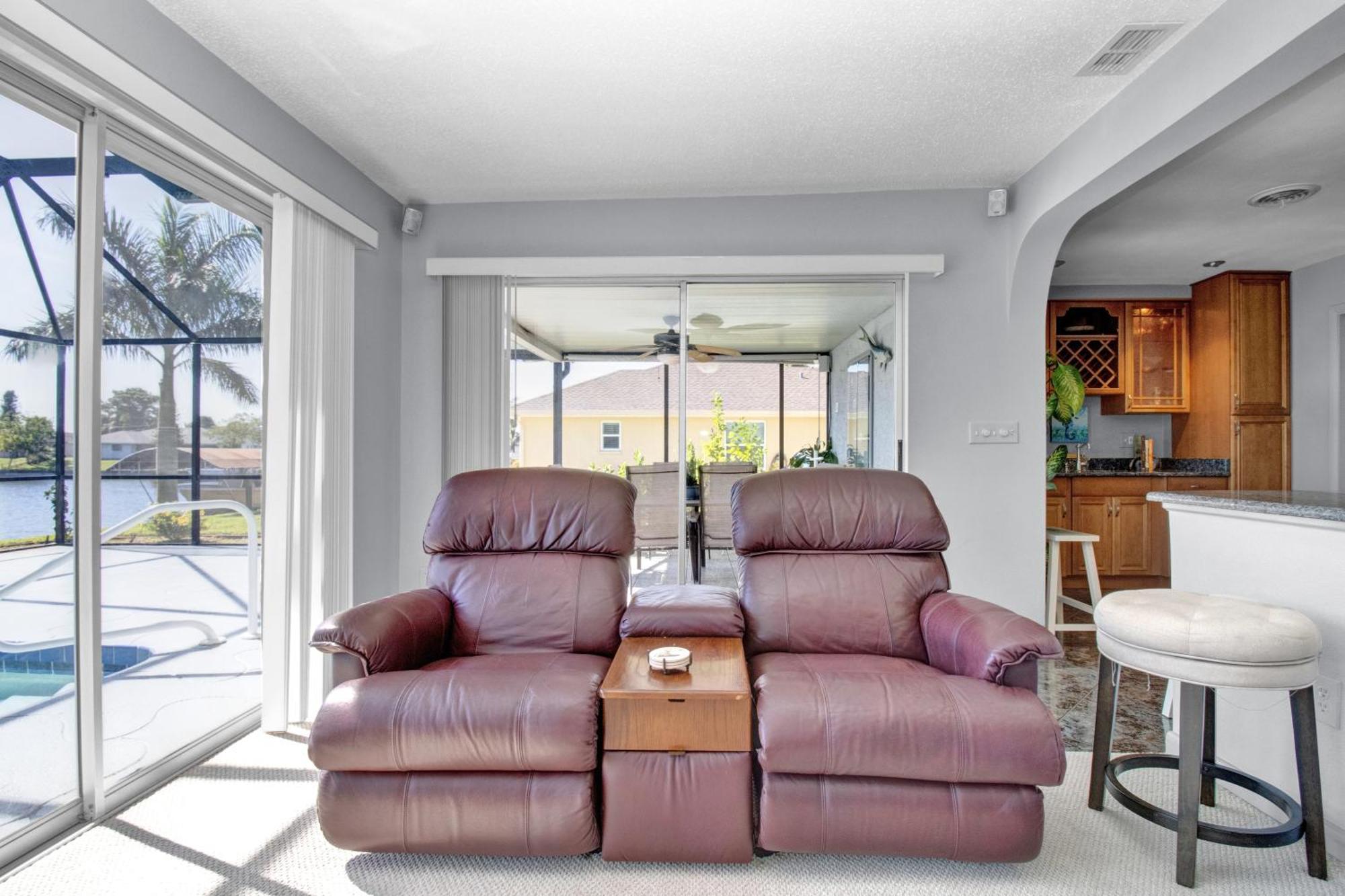 פורט שארלוט Pet Friendly Canal Front 3-Bedroom Grand Villa With Pool, Linai And Dock מראה חיצוני תמונה